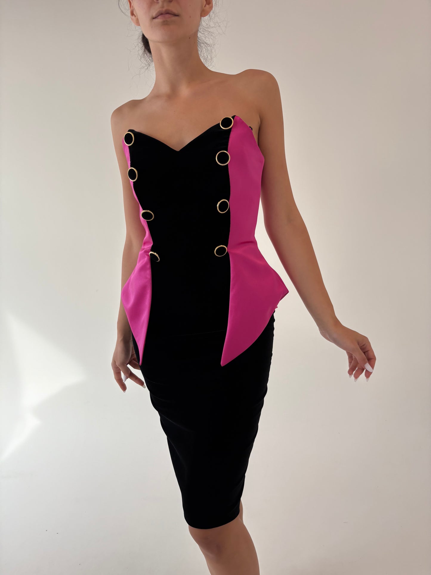 LBD vintage din catifea cu corset și peplum ciclam