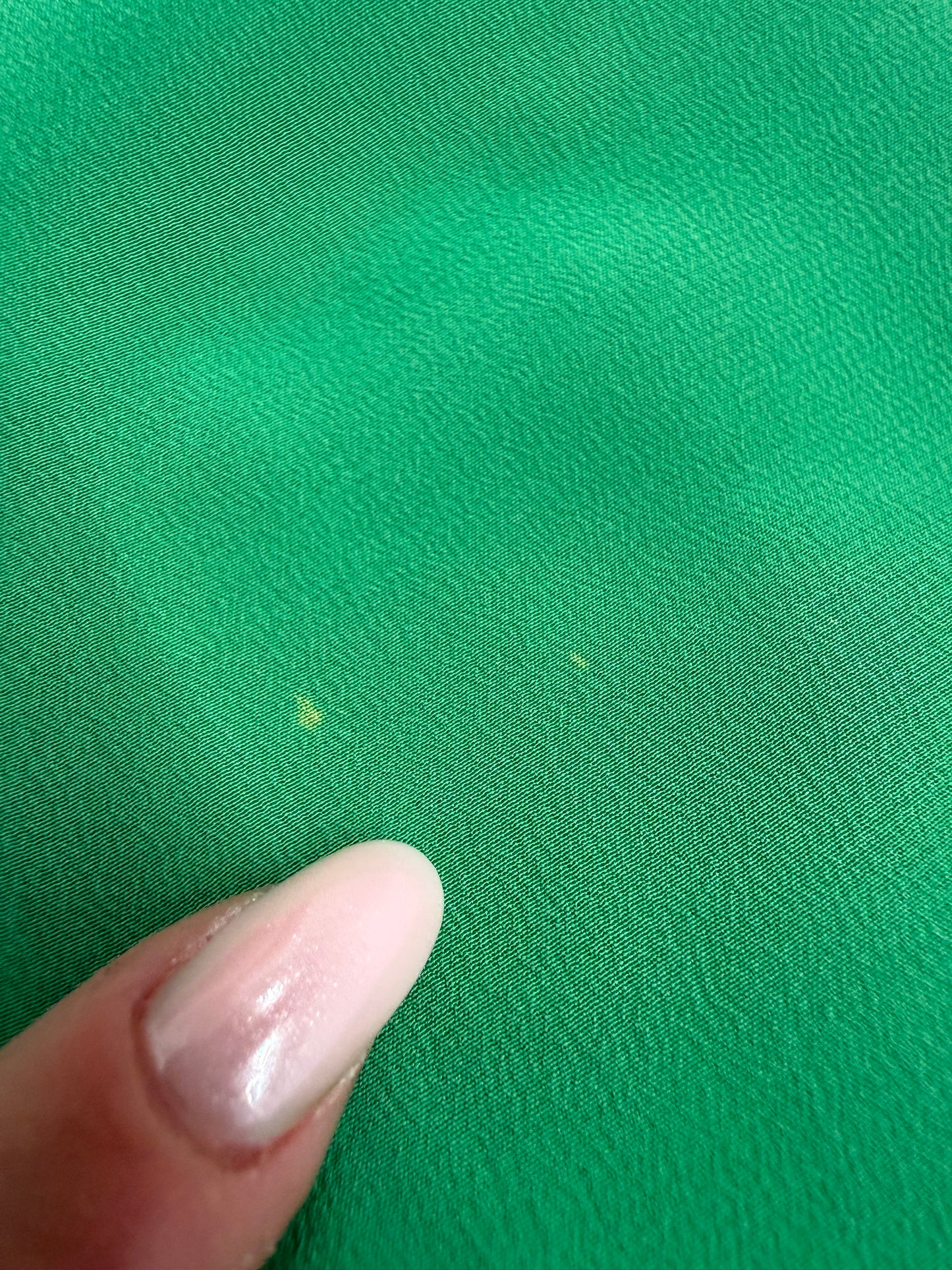 Top verde smarald din mătase naturală în croi minimalist