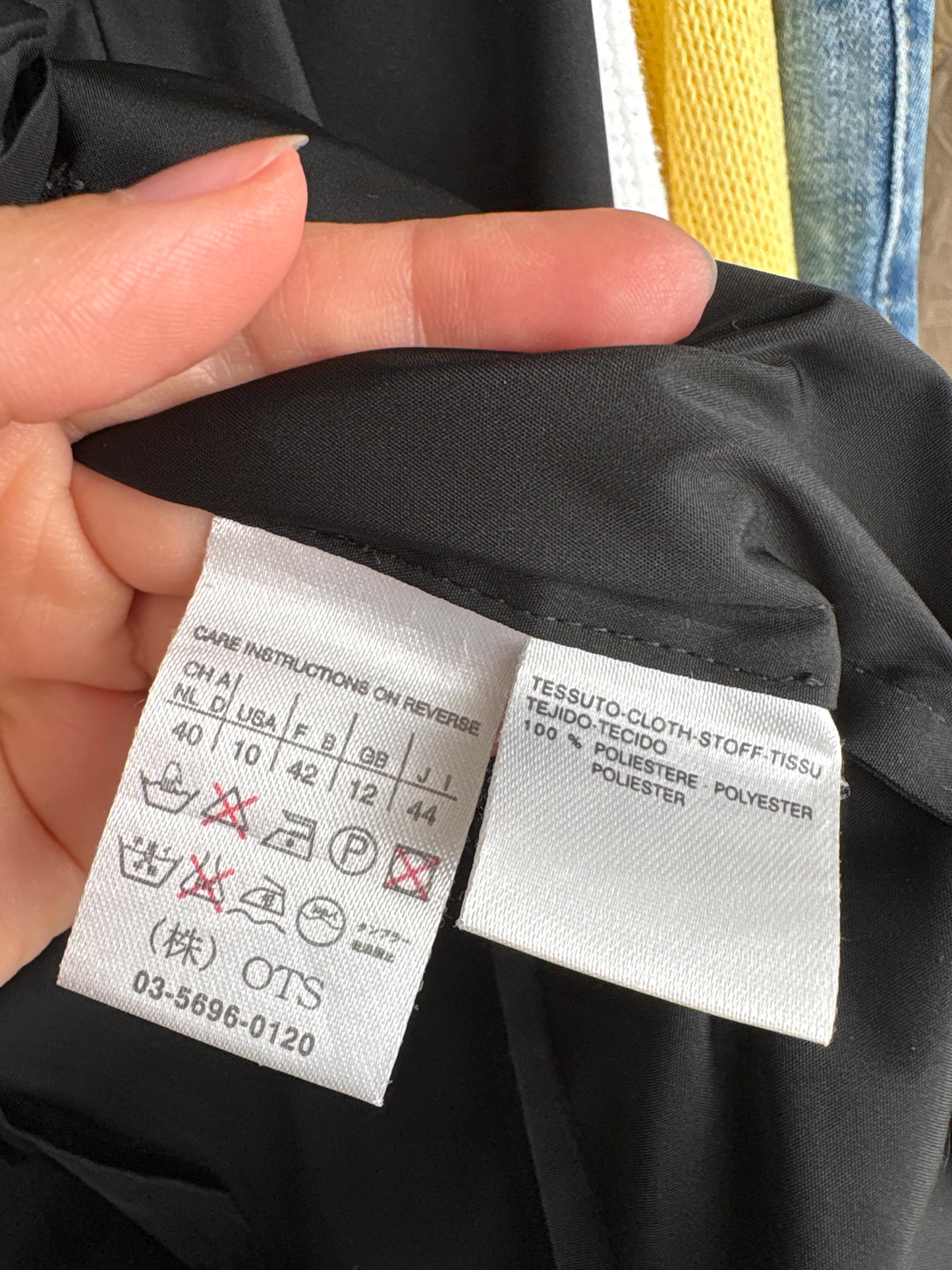 Trench negru Max Mara în croi minimalist cu cordon