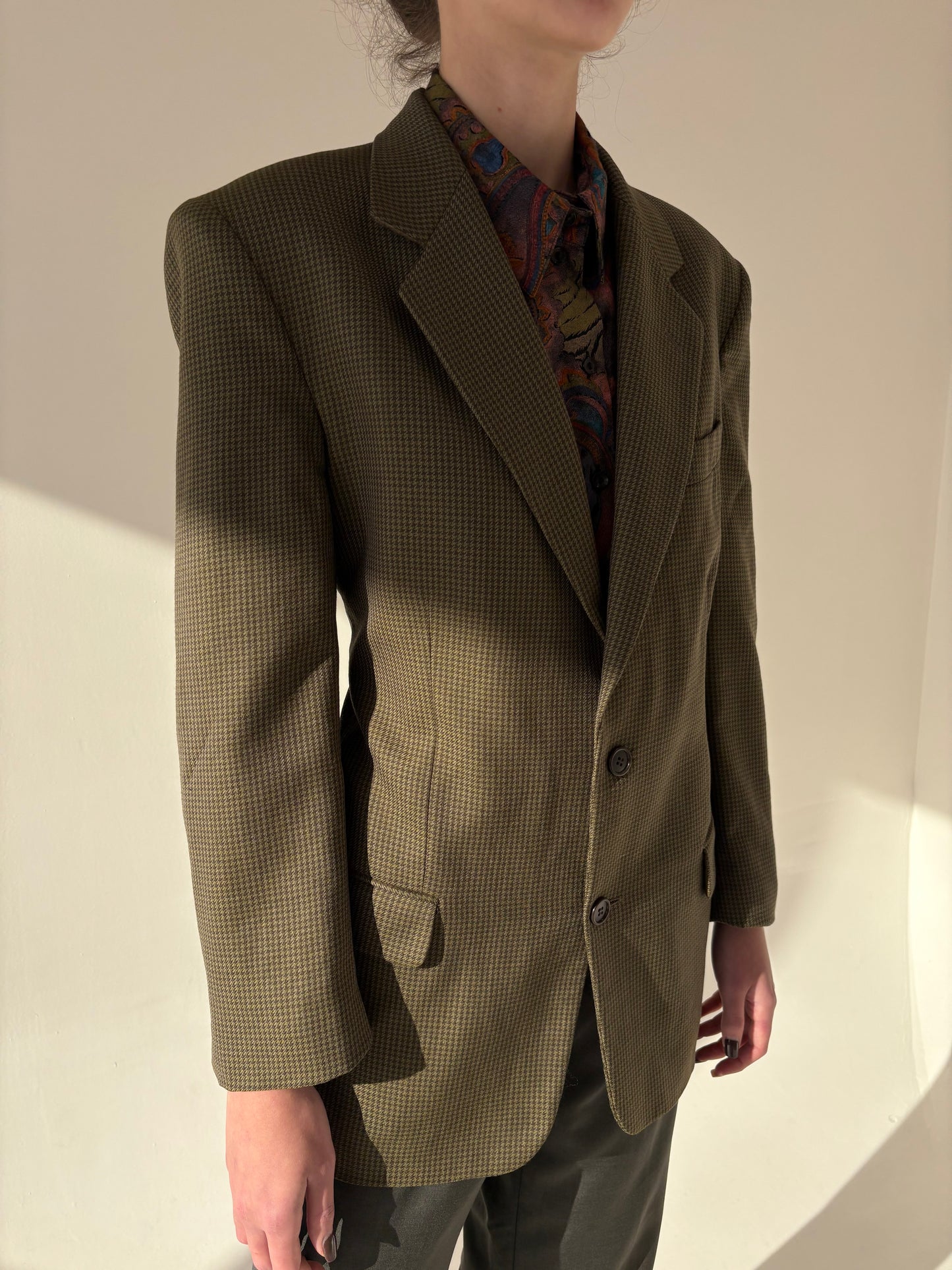 Sacou kaki în carouri fine din lana pura plină extrafina