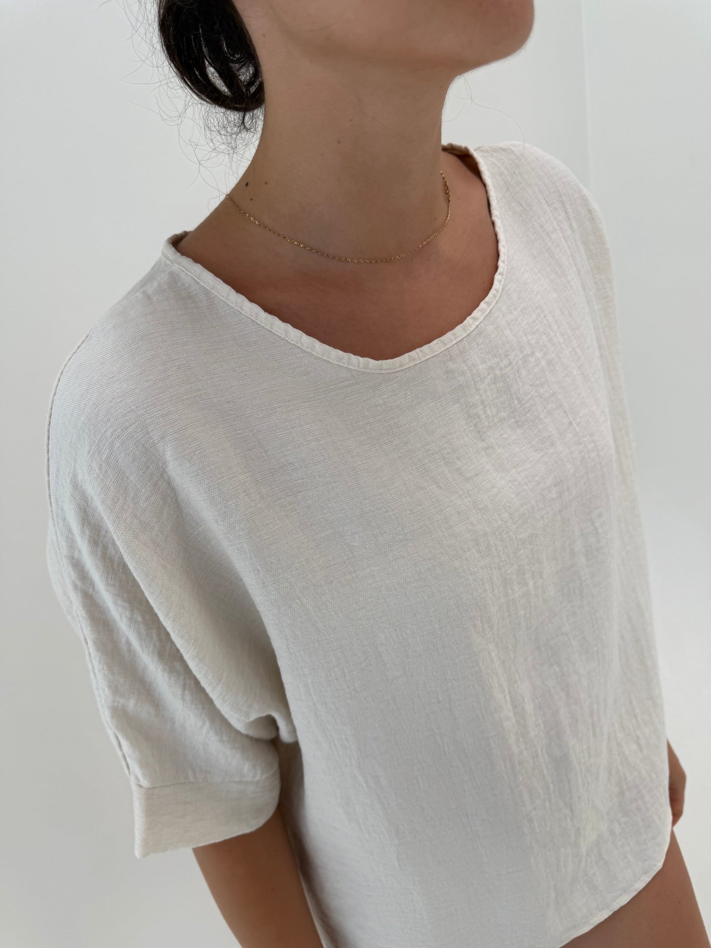 Top nude în croi minimalist din pânză în croi oversized