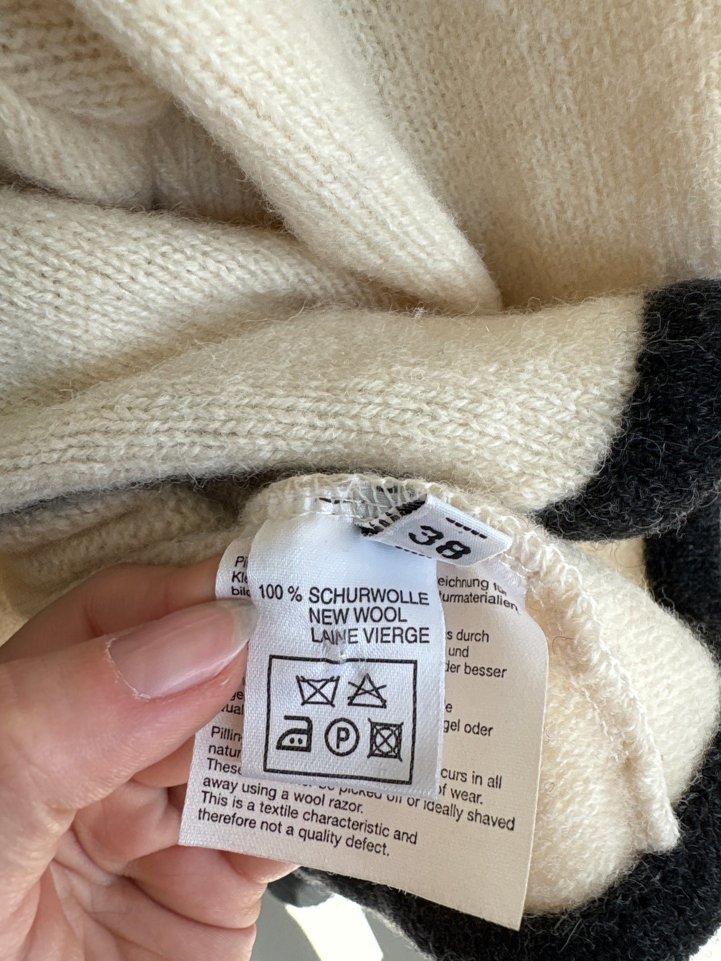 Jacheta butter white in stil Chanel din boiled wool