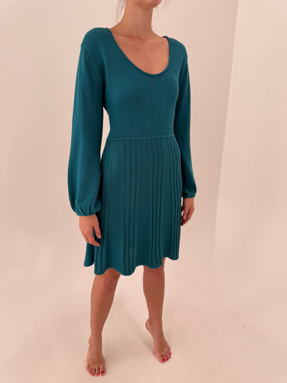 Rochie dark teal cu talie ultra înaltă marcată din tricot gros de bumbac