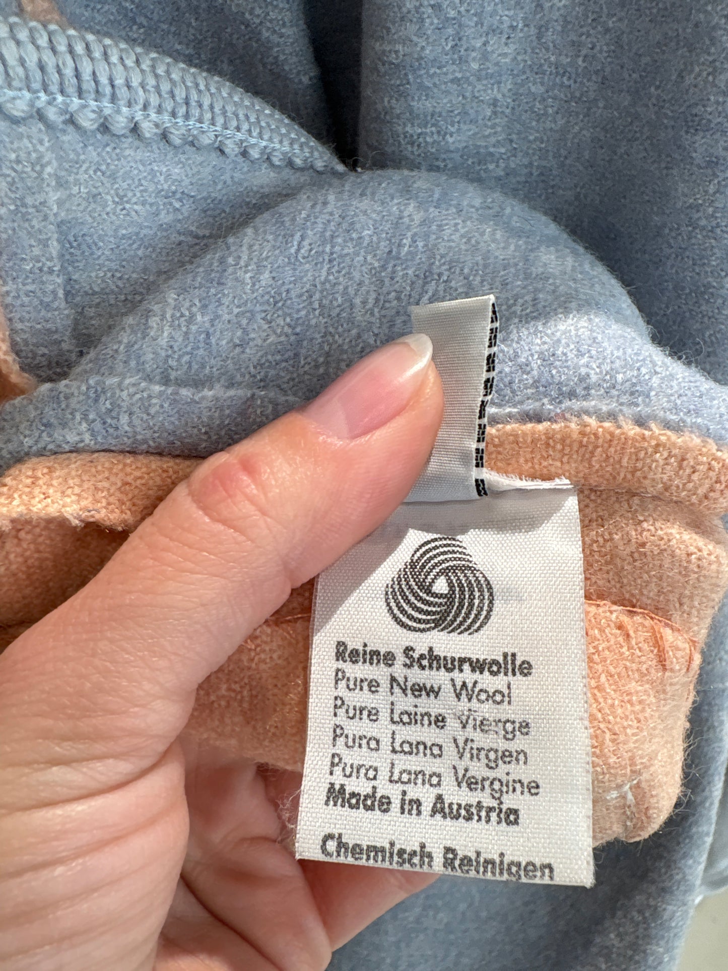 Jacheta premiul din boiled wool baby blue cu aplicații manuale