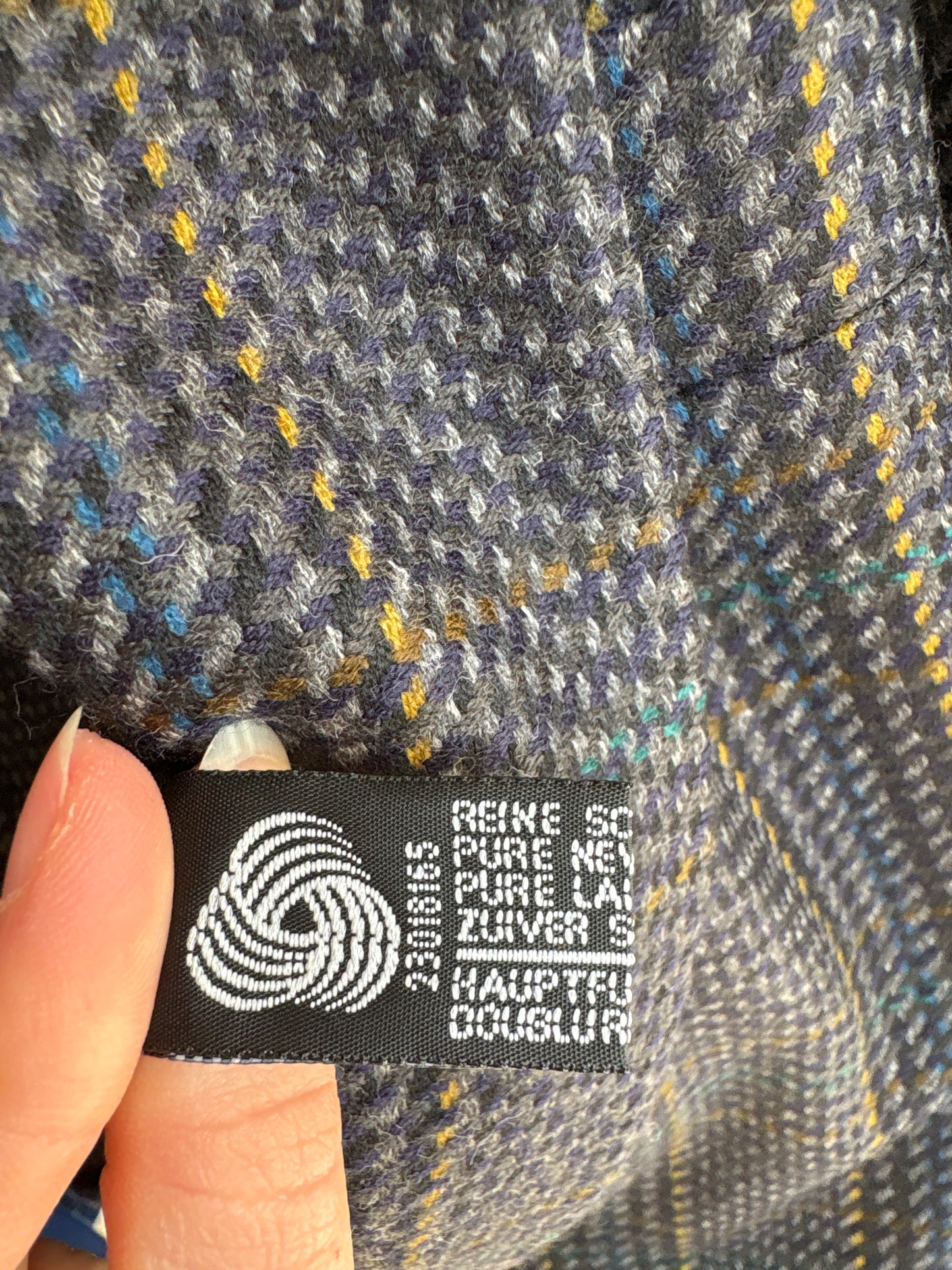 Sacou vintage Hugo Boss din tweed moale de lana extrafina în culori superbe