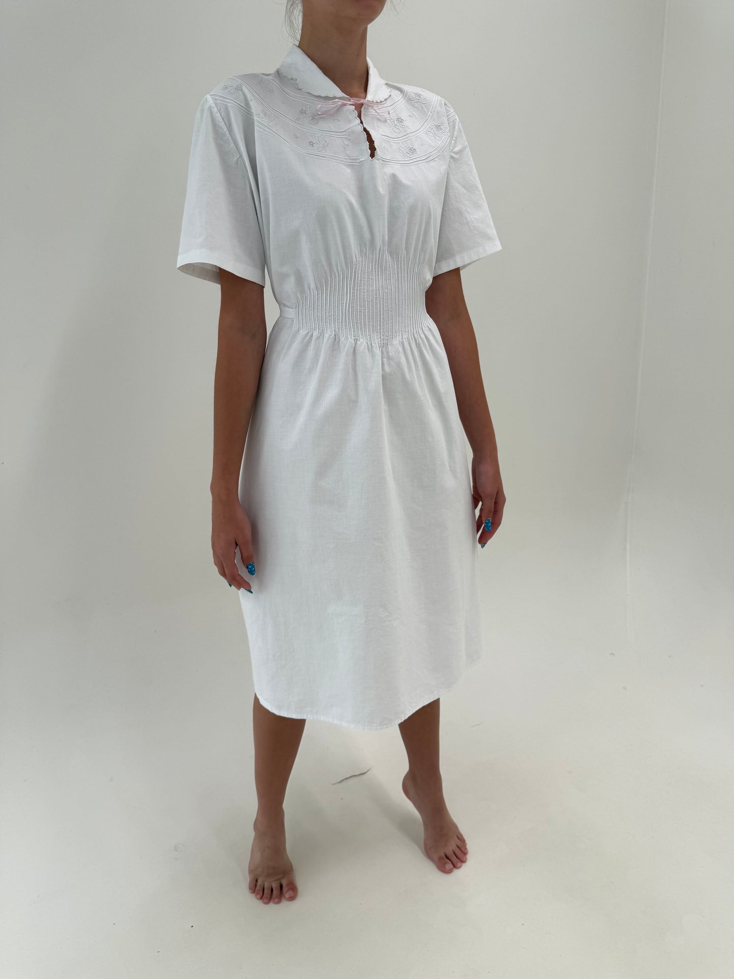 Rochie vintage bijuterie cu broderie manuală delicată din pânză de bumbac excepțională