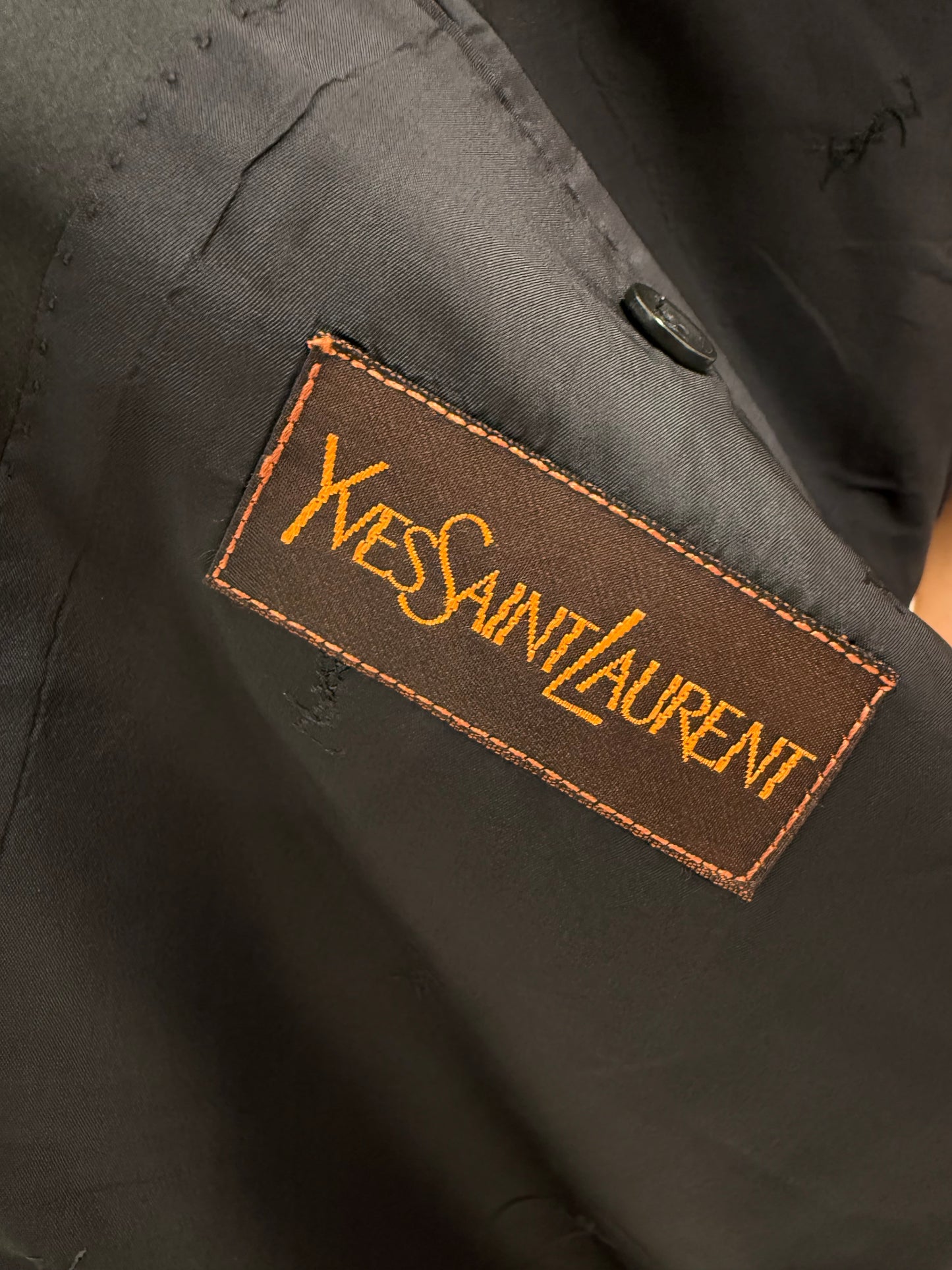 Sacou Yves Saint Laurent cu revere satinate din stofita lightweight all season