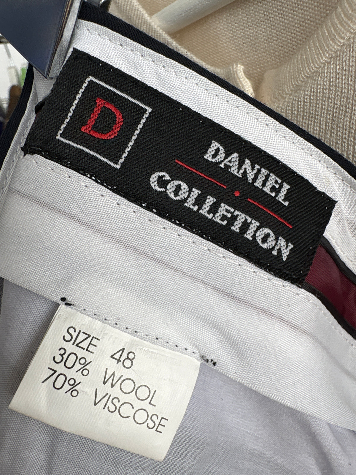Pantaloni Navy petite din stofita de lana extrafina și vascoza cu pense