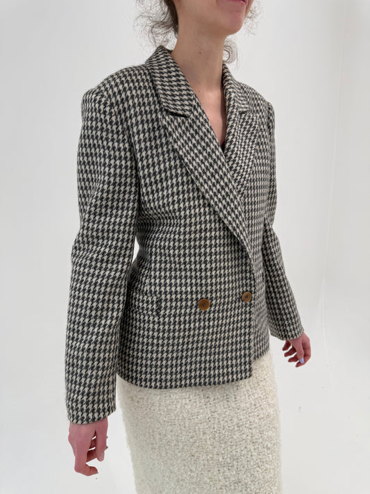 Sacou italian pied de coq cambrat cu revere late și culori neutre din lana extrafina