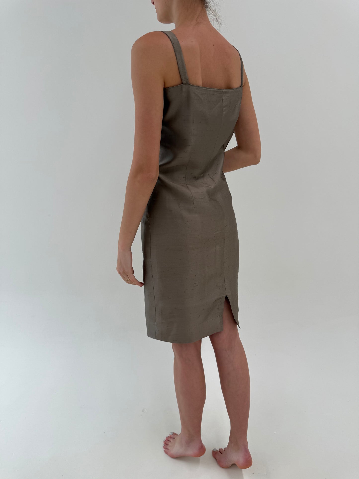 Rochie în croi elaborat din mătase naturală dupioni de la business la cocktail