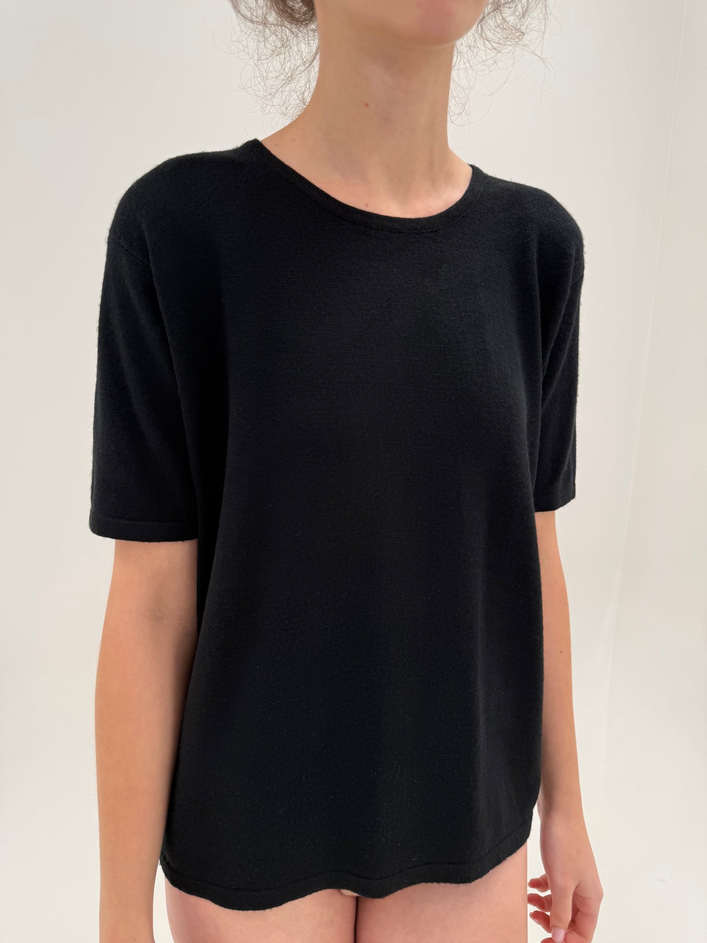 Top negru din lana merino extrafina cu elastan