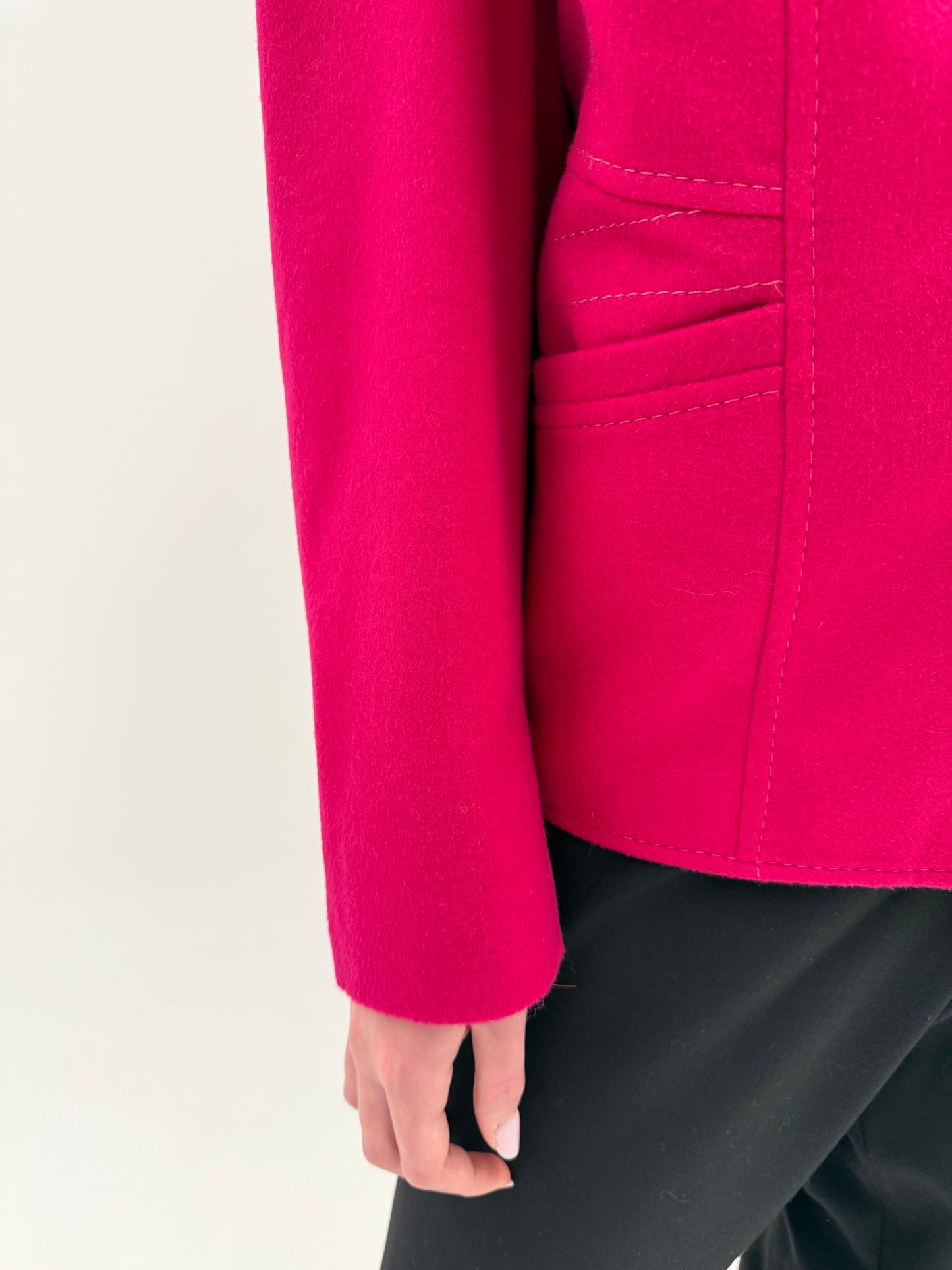 Jacheta de brand premium ciclam din lana extrafina in croi actual