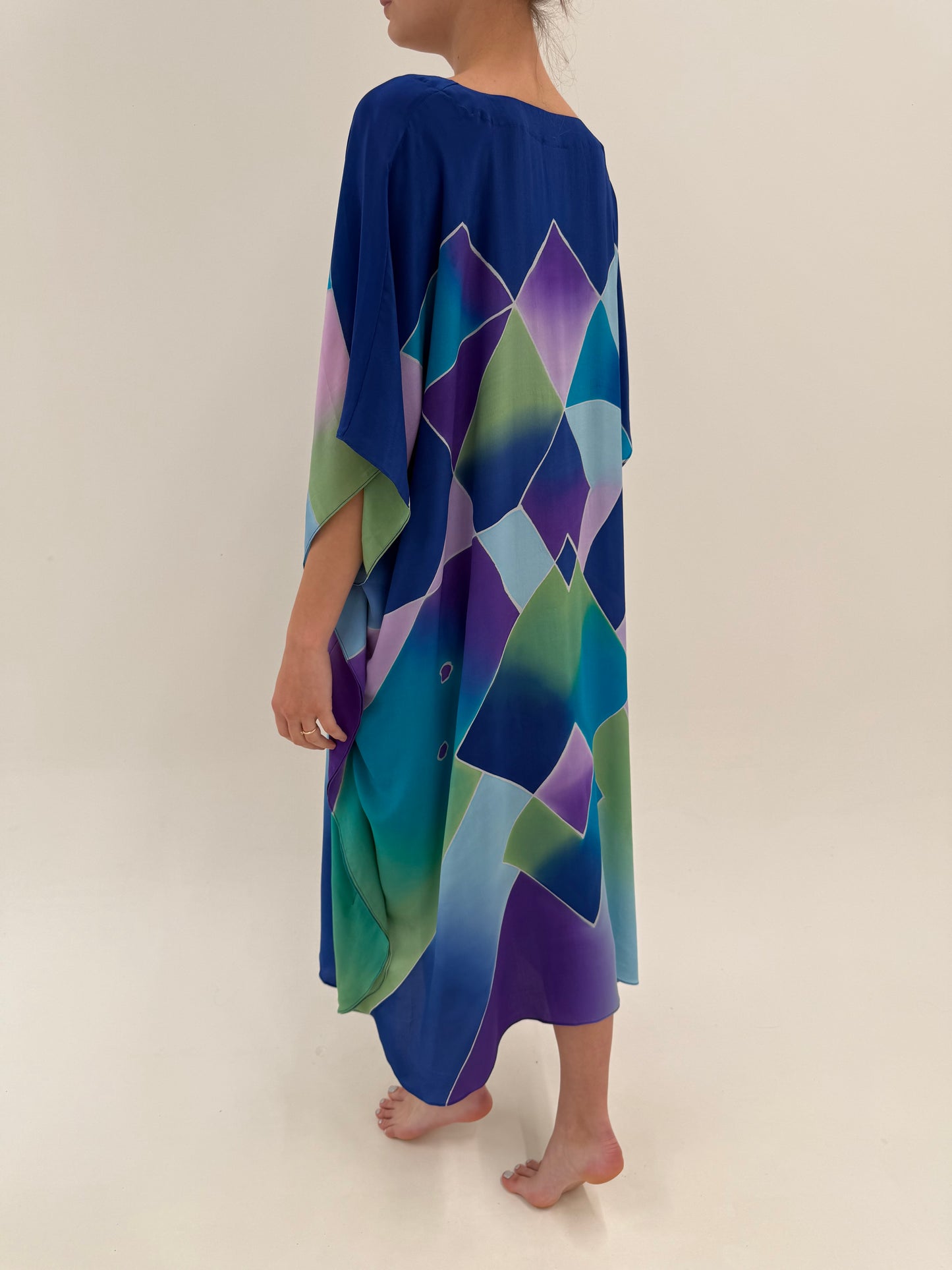 Kaftan din mătase naturală în croi amplu și print geometric