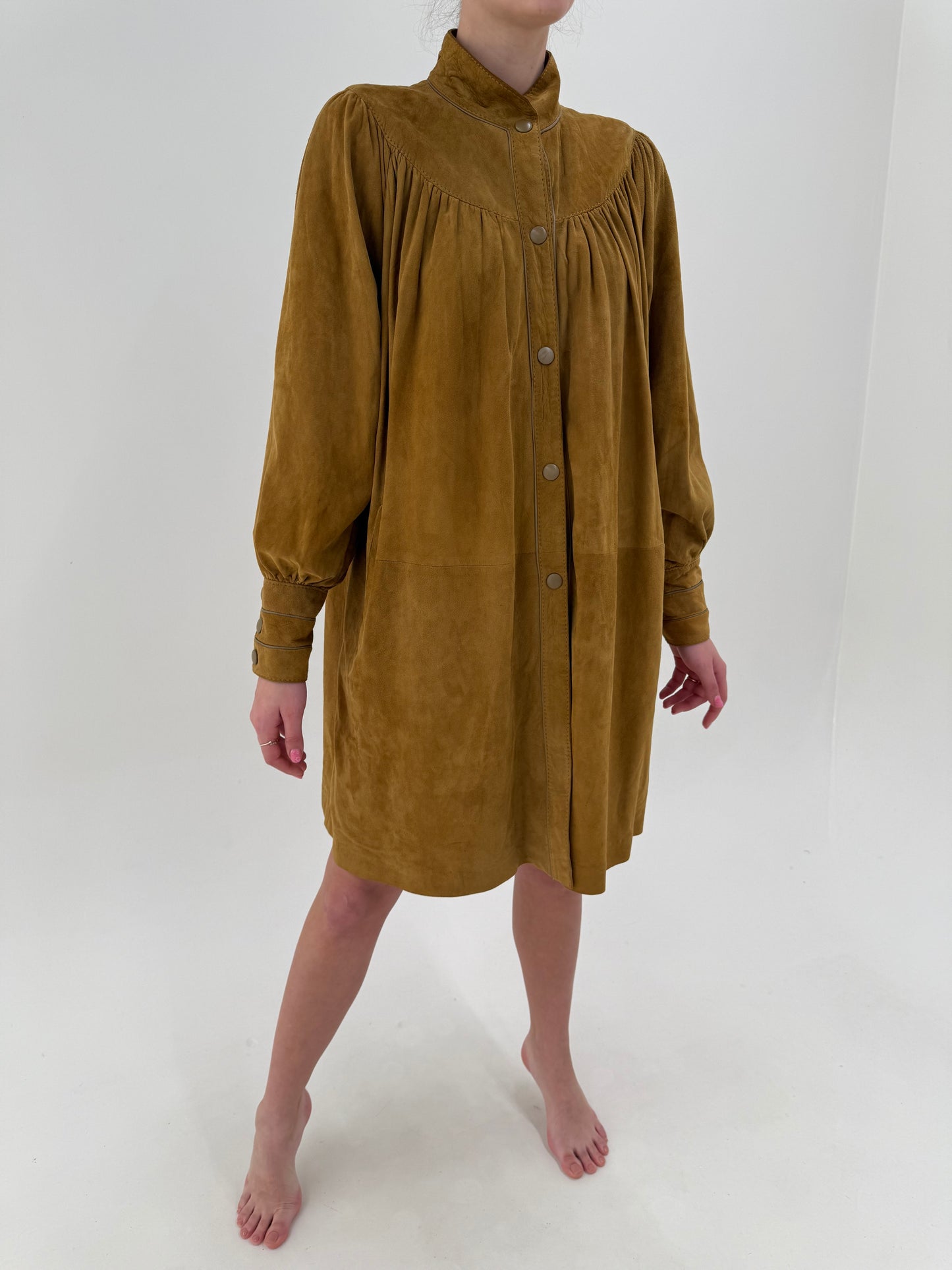 Trench vintage Yves Saint Laurent din piele naturală subțire cu manșete ultra înalte