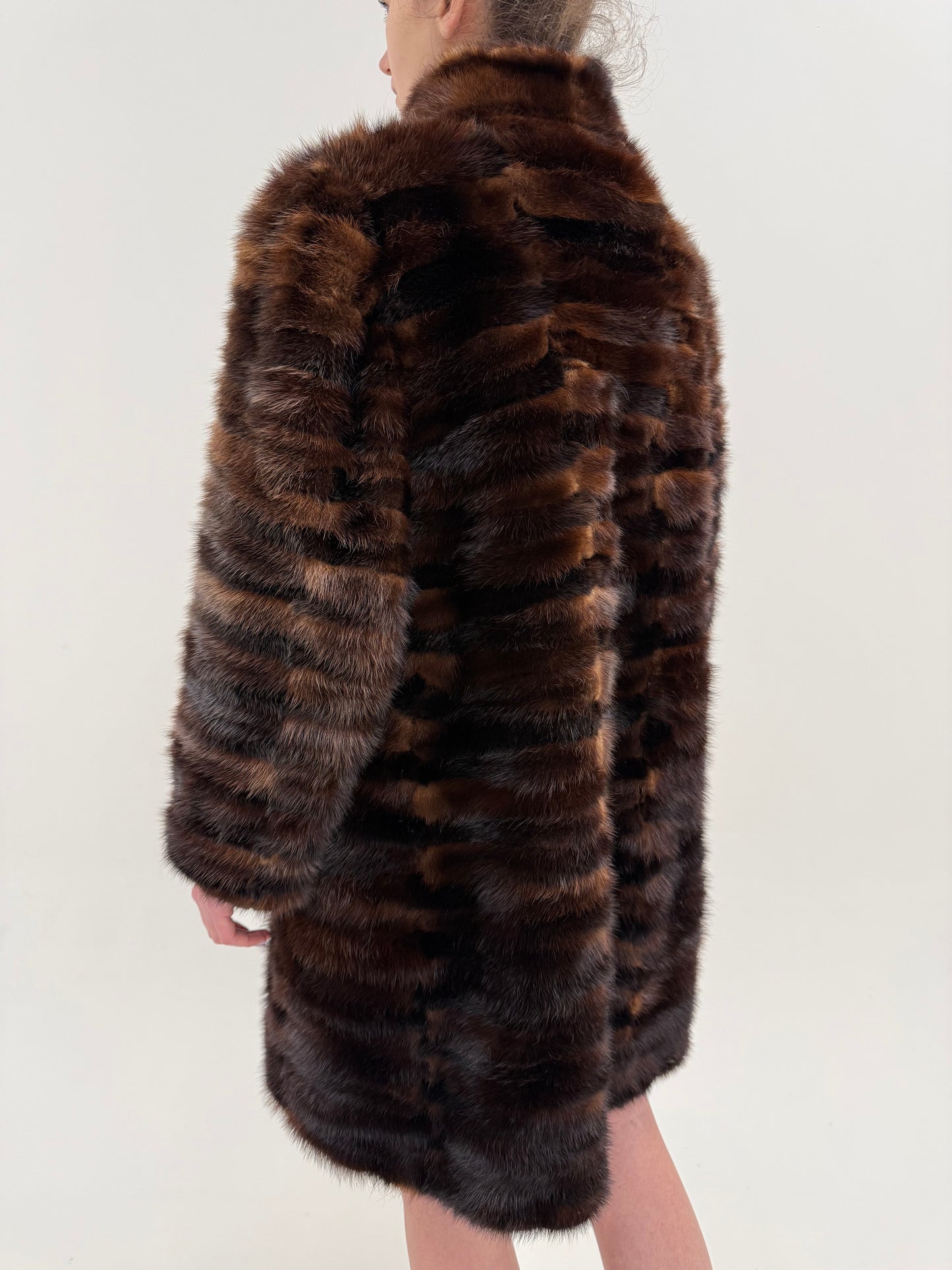 Blană naturală de muskrat în nuanțe superbe de chocolate brown