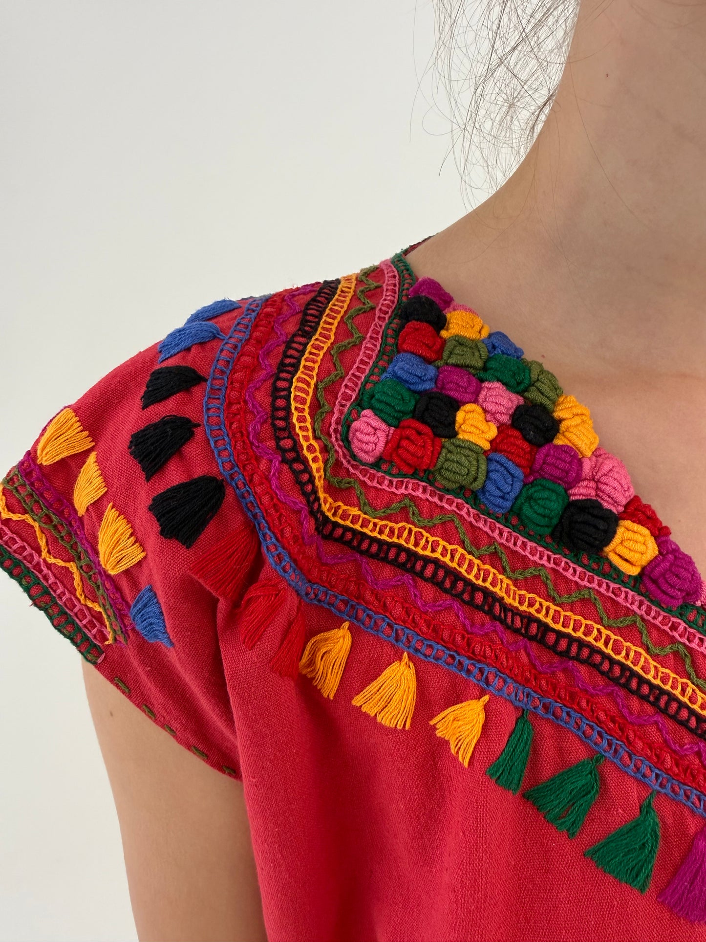 Top boho raspberry red cu broderie colorată din pânză de in