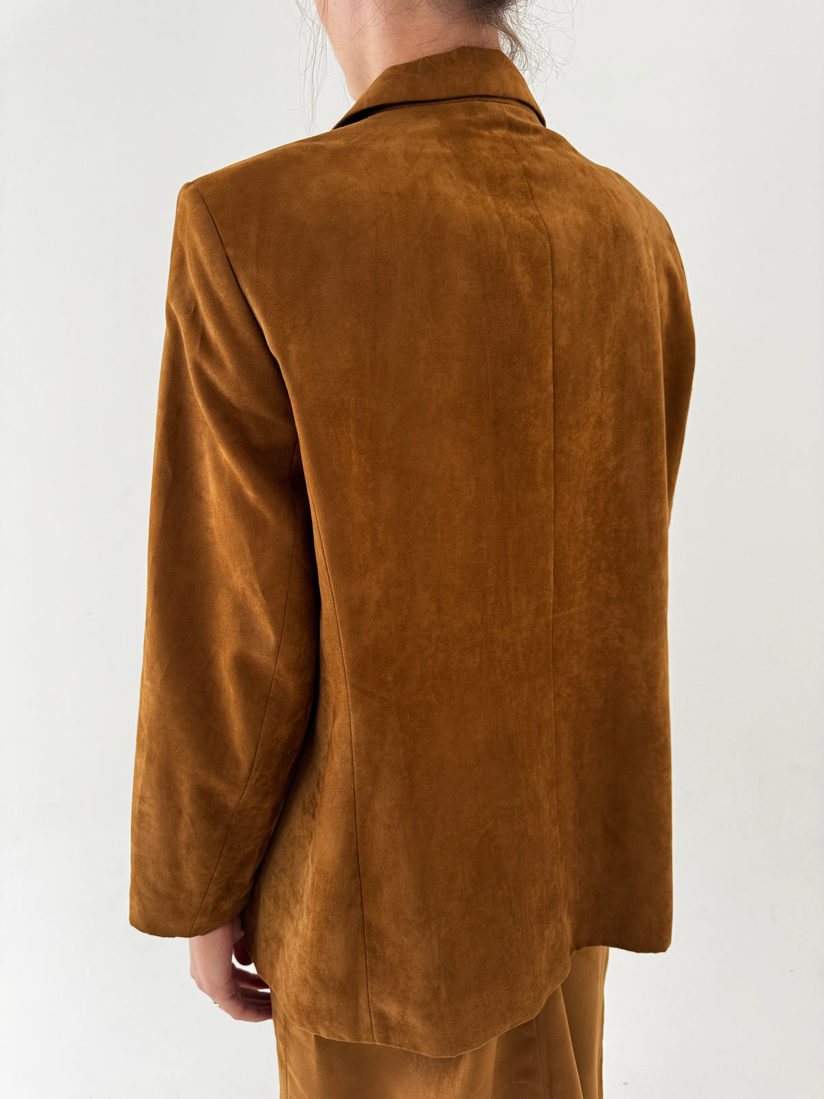 Costum vintage nou cu eticheta caramel brown și aspect de piele întoarsă