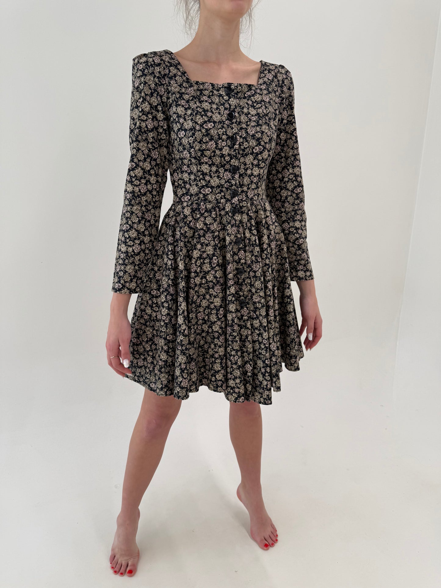 Rochie cambrata în stil Isabel Marant cu talie ultra înaltă marcată