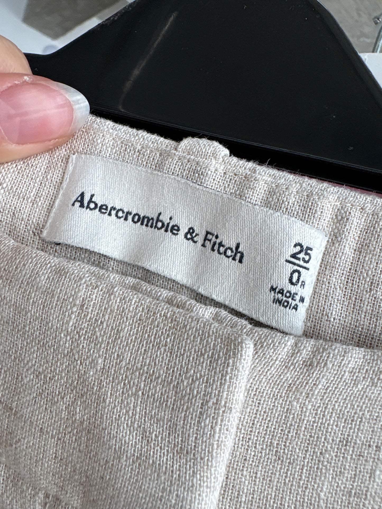 Pantaloni sand nude premium din pânză cu pense în croi drept actual
