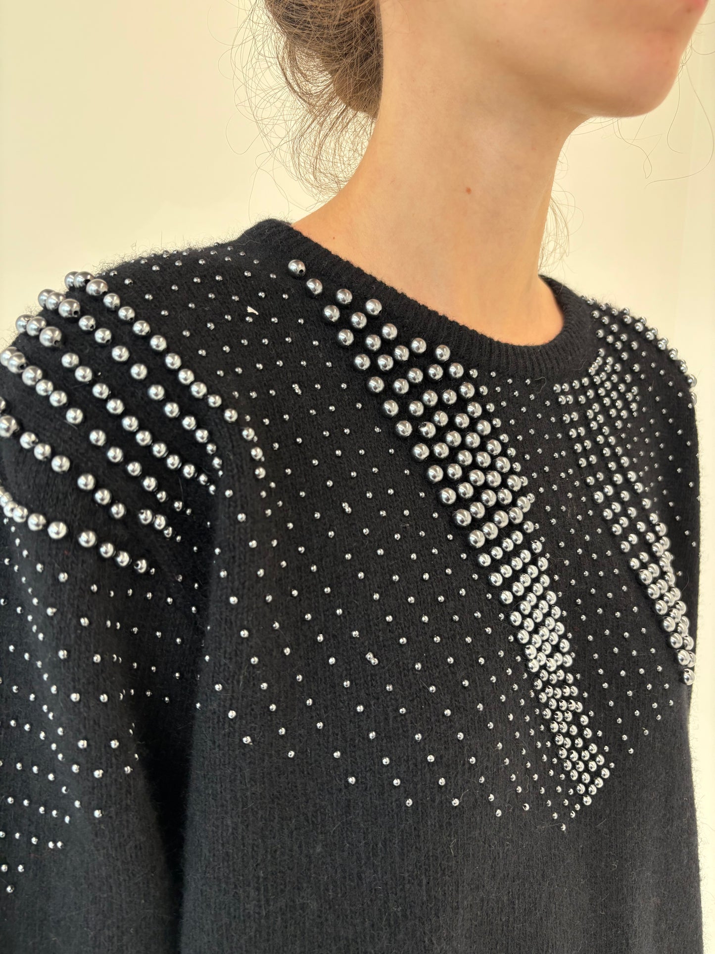 Pulover italian din lana extrafina de gramaj mare cu aplicații multiple de perle