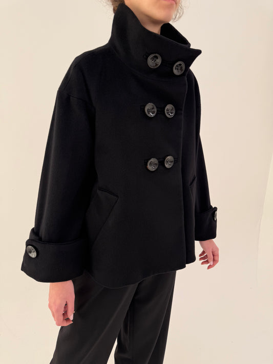 Jacheta neagră în stil capa din stofă pufoasă de lana extrafina