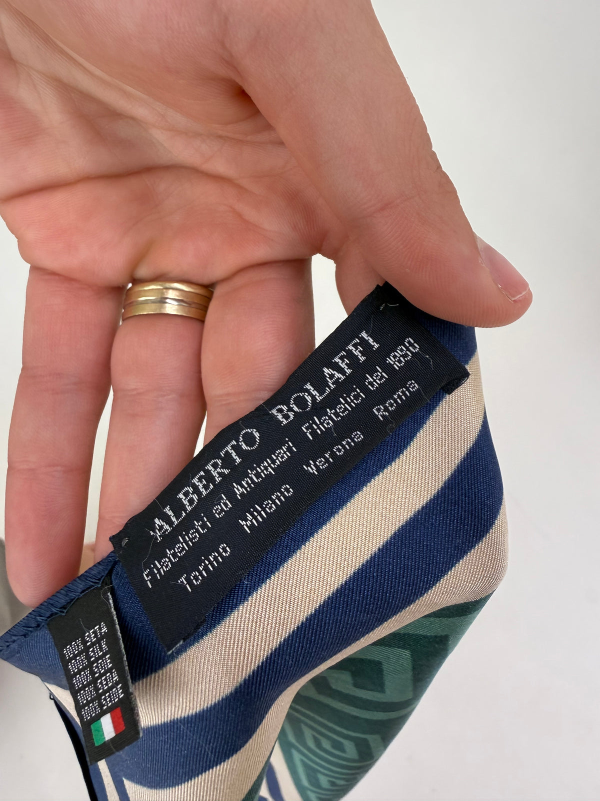 Eșarfă din twill de mătase naturală de casă italiană specializată în accesorii din mătase