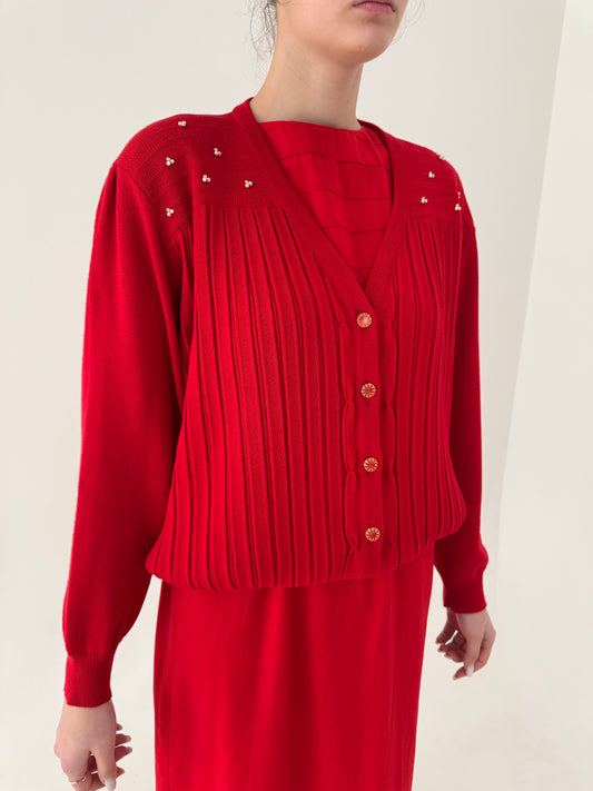 Cardigan vintage cu aplicații manuale perlute cherry red și pliseuri