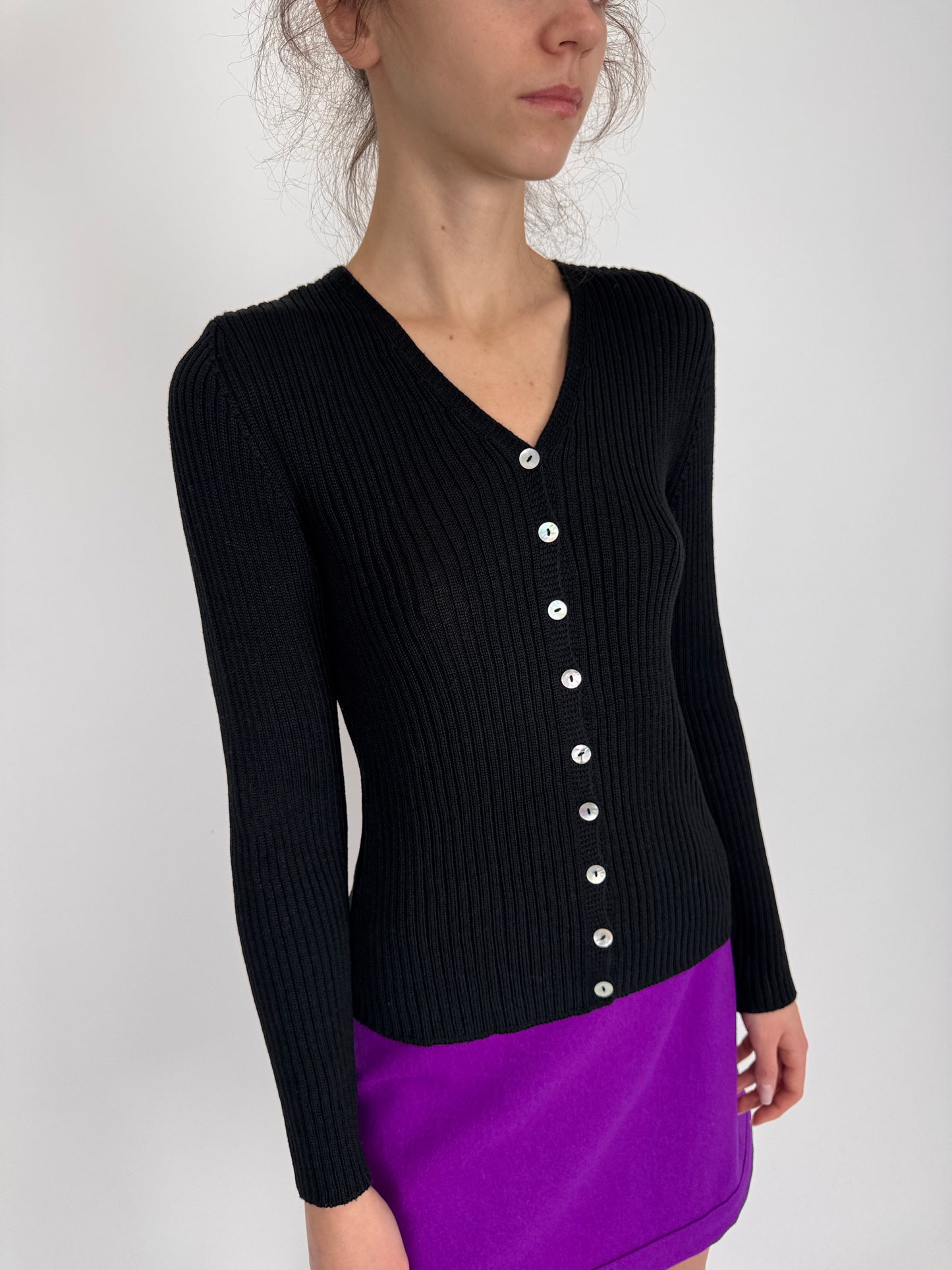 Cardigan negru din lana extrafina cu nasturi mother of pearl