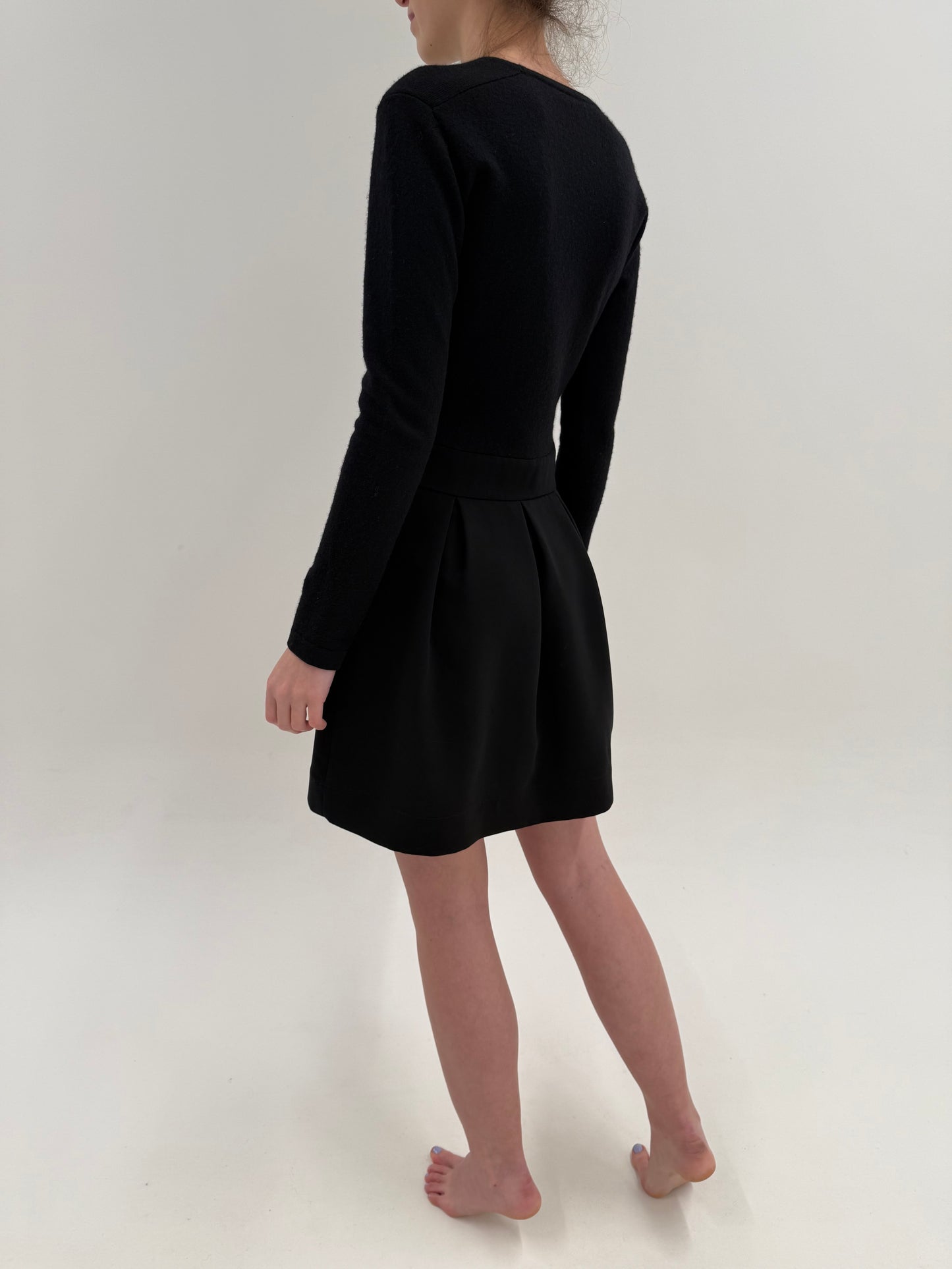 Rochie Armani din tricot de lana extafina cu talie marcată și fusta din stofă