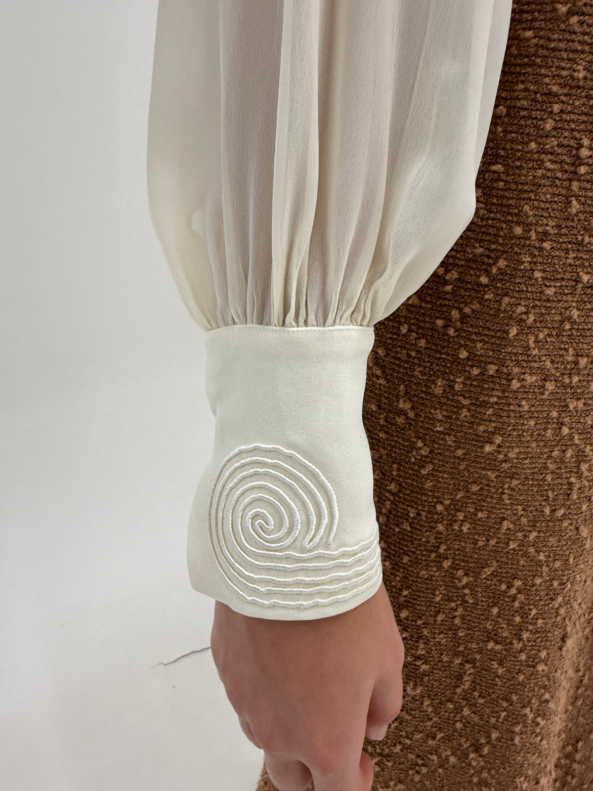 Cămașa vintage excepțională Pierre Cardin cu lucrătură 3D elaborată