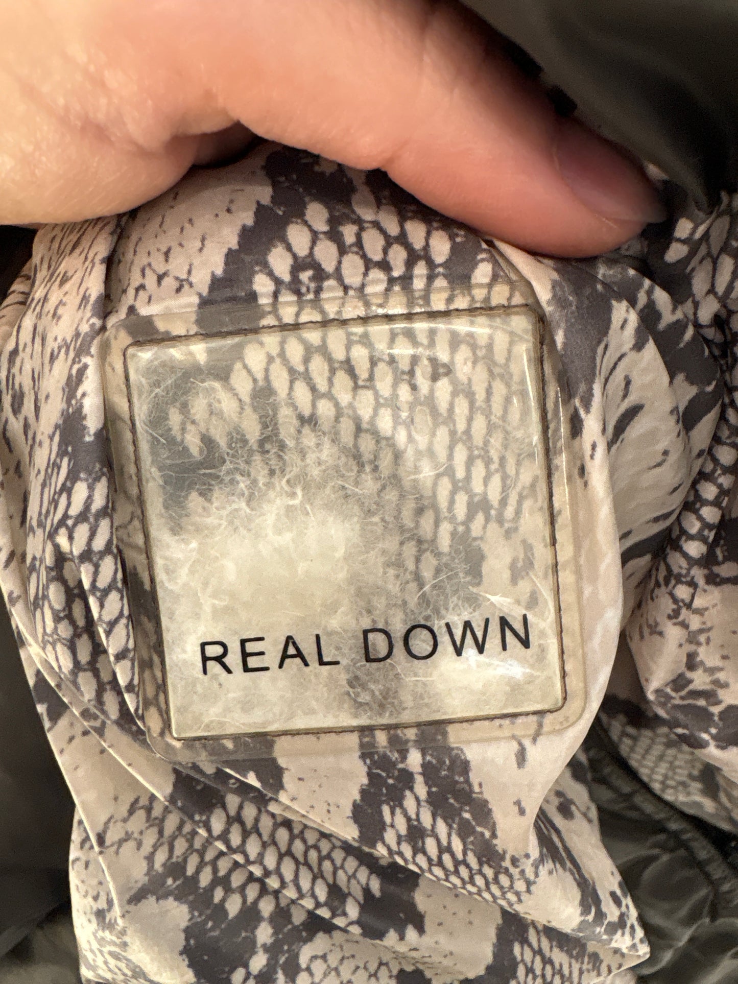 Geacă din puf luxury Laurel by Escada cu glugă si interior snake print