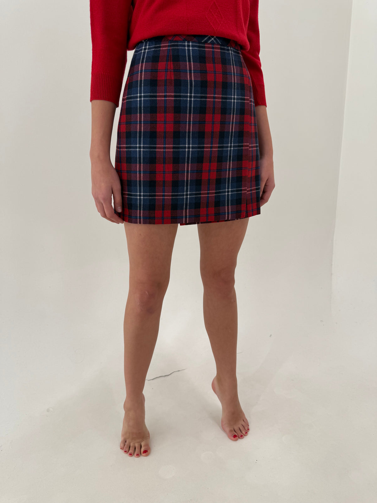 Fustă mini din tartan de lana în combinație clasică de culori tari