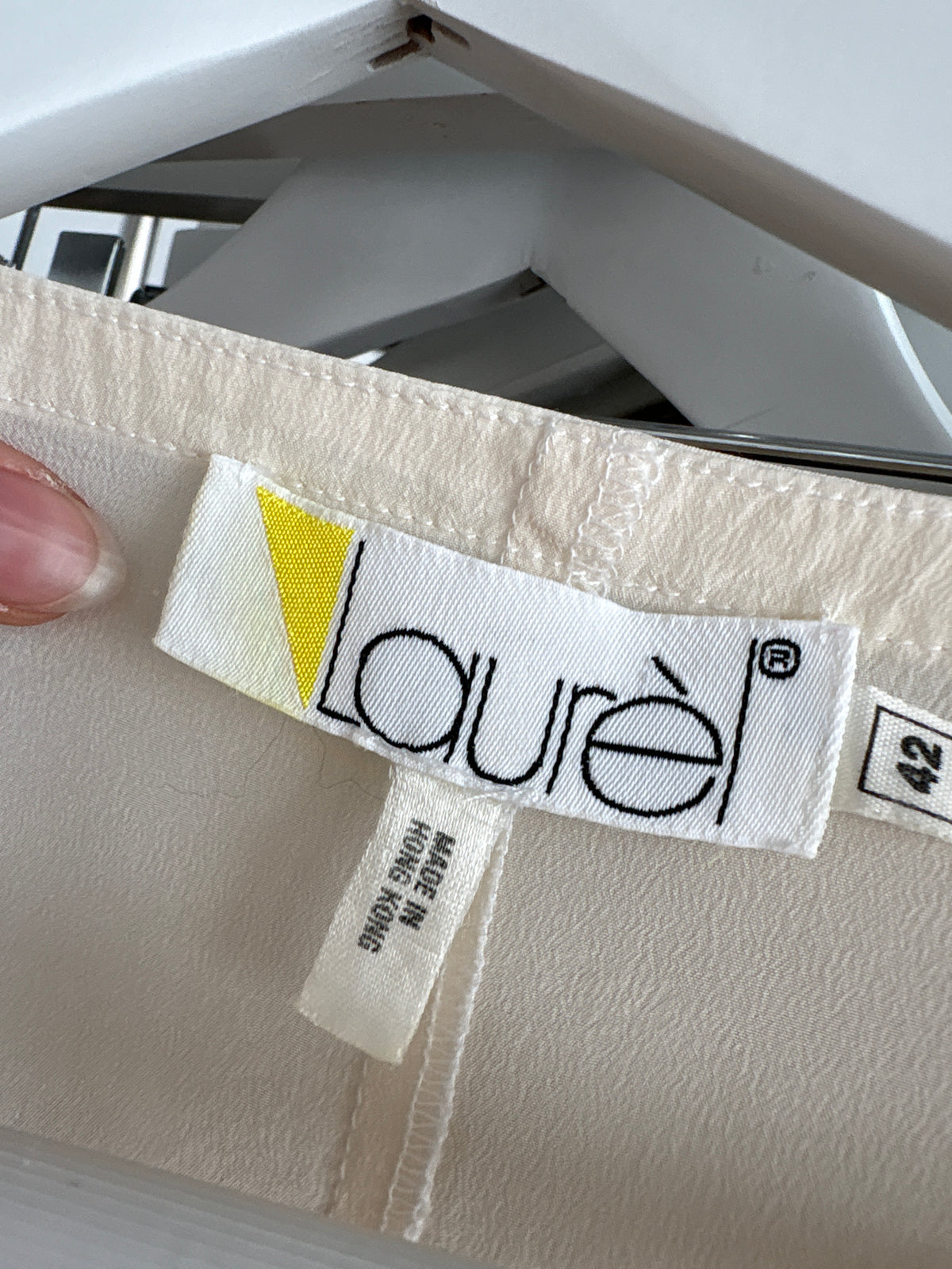 Top Laurel by Escada din mătase naturală cu broderie delicată în croi lejer