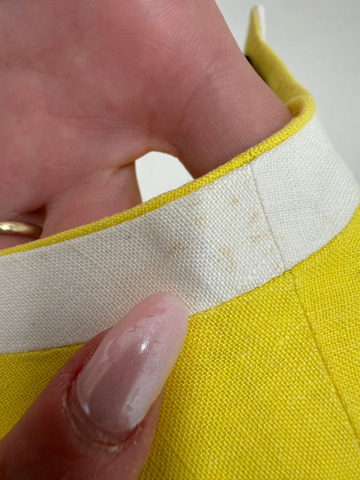 Rochie Fendi din in cu talie ultra înaltă cambrata și nasturi aurii cu logo