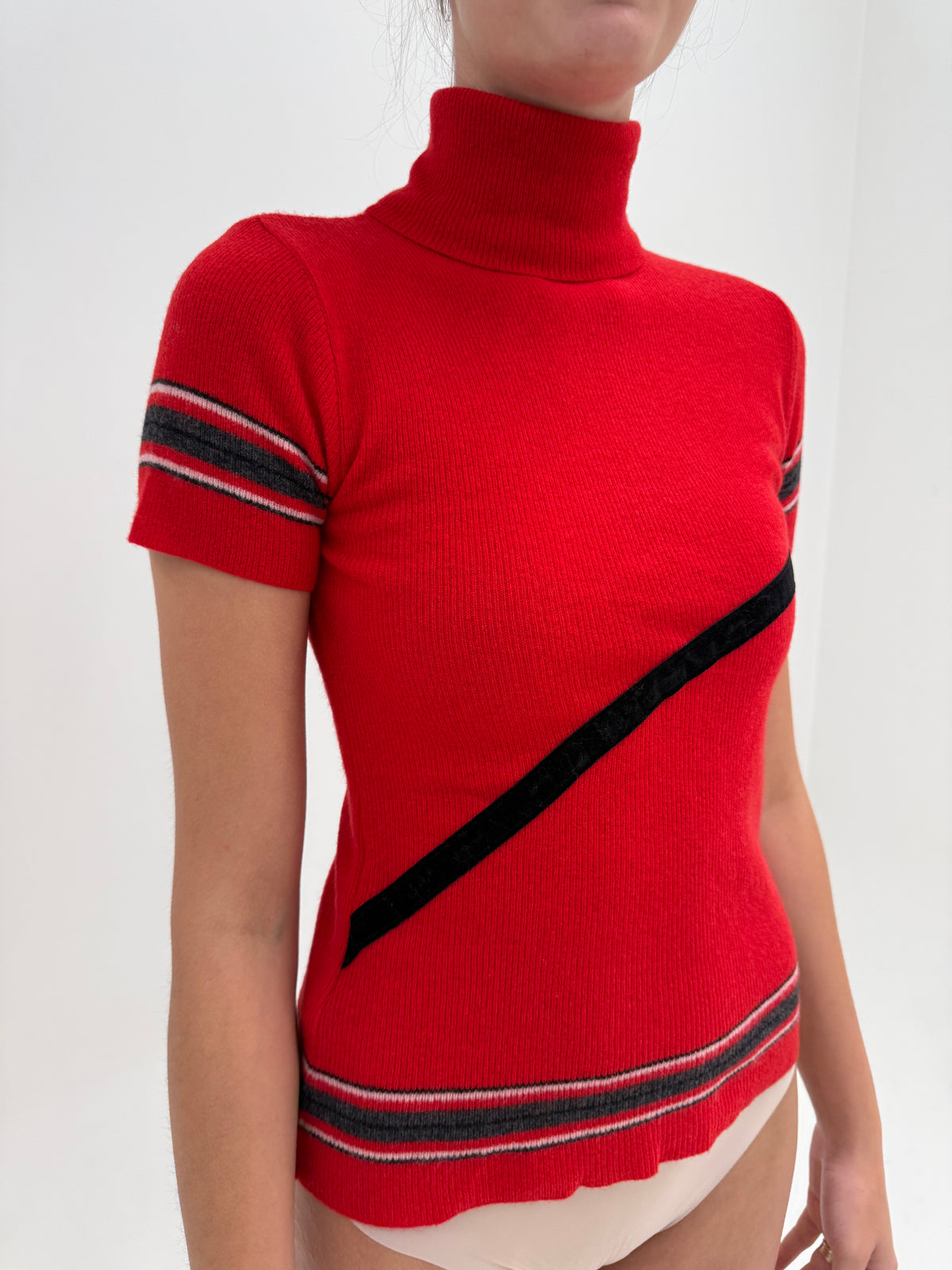 Maleta vintage roșu tare 80% lana extrafina ribbed cu dungi