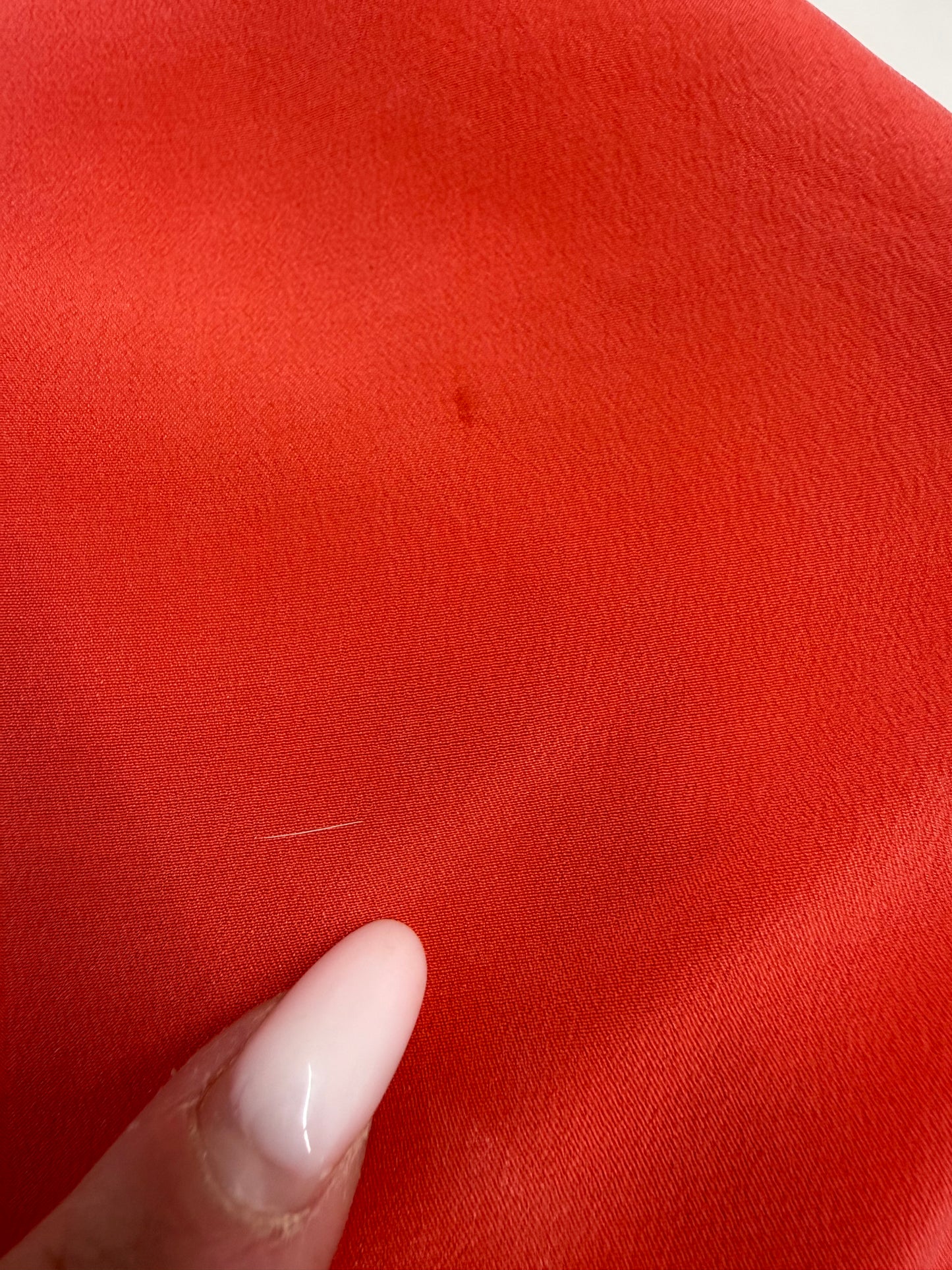 Top coral red din mătase naturală in croi minimalist