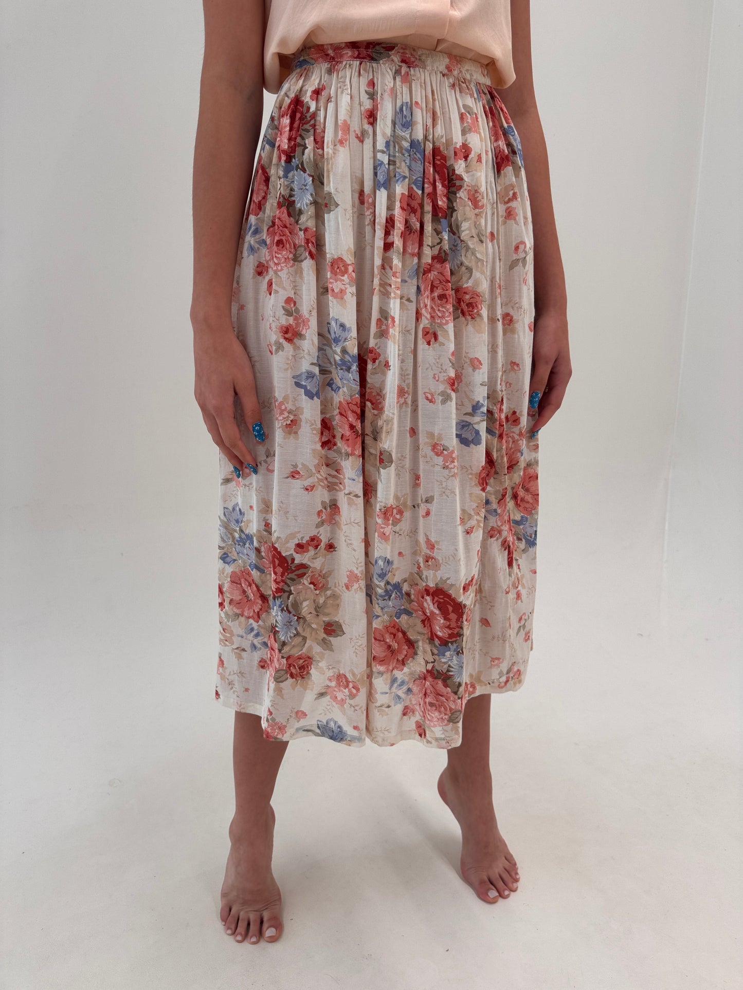 Fustă din panzica extrafina cu eline floral superb și talie elastică light nude
