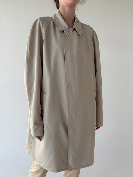 Trench Burberry în croi actual minimalist impermeabil tall