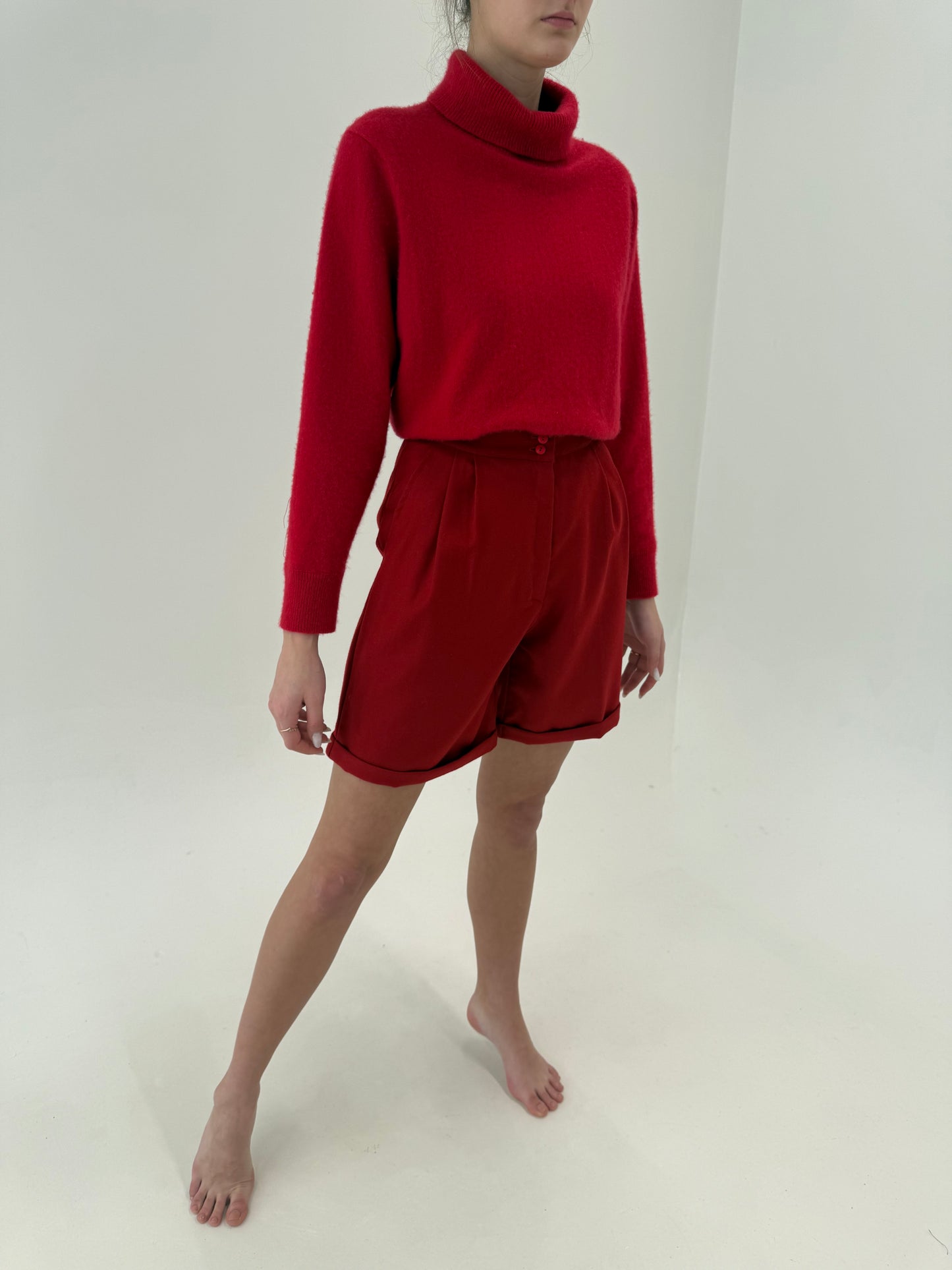 Pantaloni cherry red cu talie ultra înaltă și pense