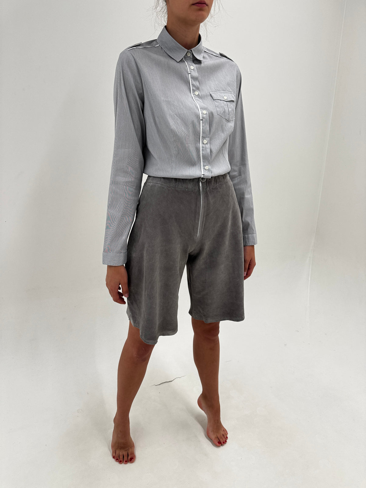 Pantaloni Bermuda din piele naturală întoarsă extrem de moale cu talie ultra înaltă