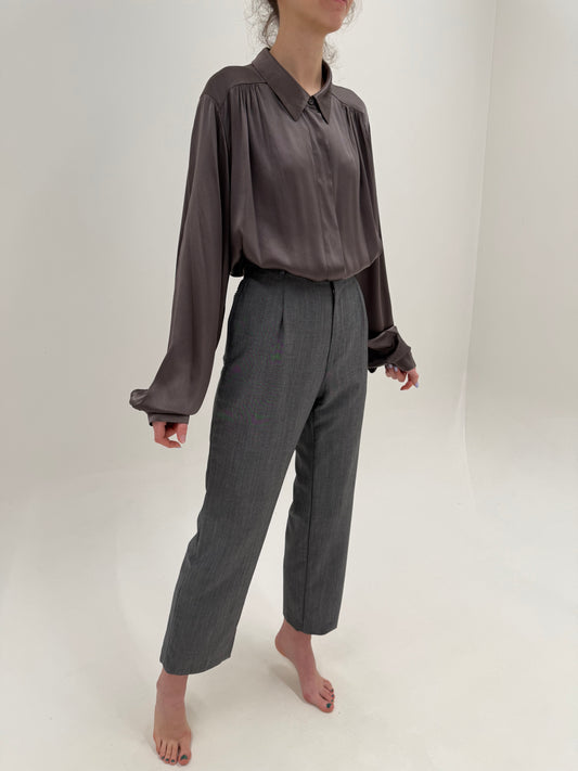 Pantaloni gri cu pense din stofă excepțională de lana extrafina cu mohair