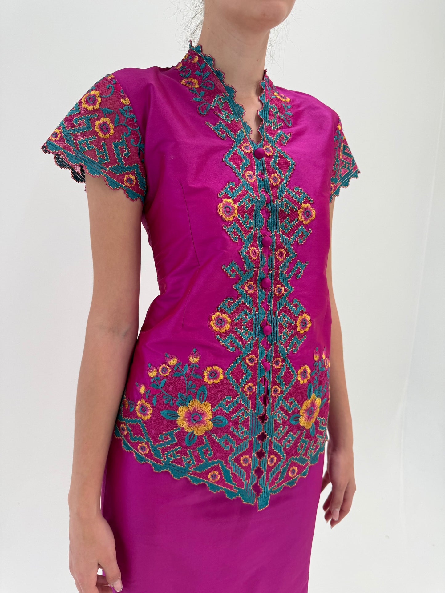 Set fucsia din tafta de mătase naturală cu broderie superbă