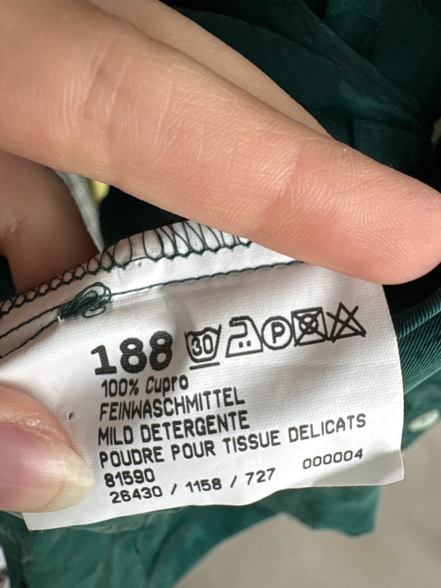 Costum super vaporos pine green din cupro cu overshirt și pantaloni cu talie ultra înaltă