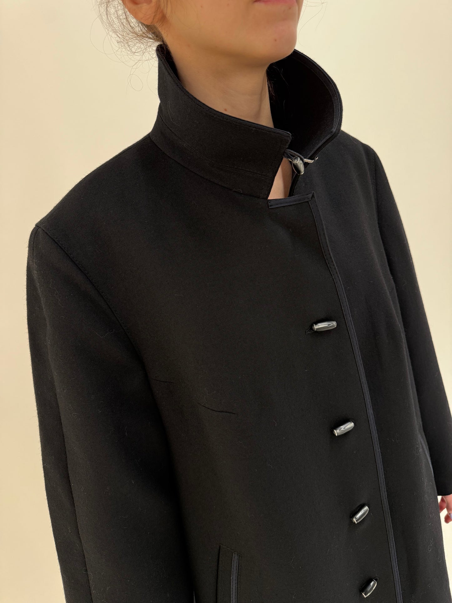 Palton old vintage anii 80 în croi arhitectural super revenit în trend din lana worsted