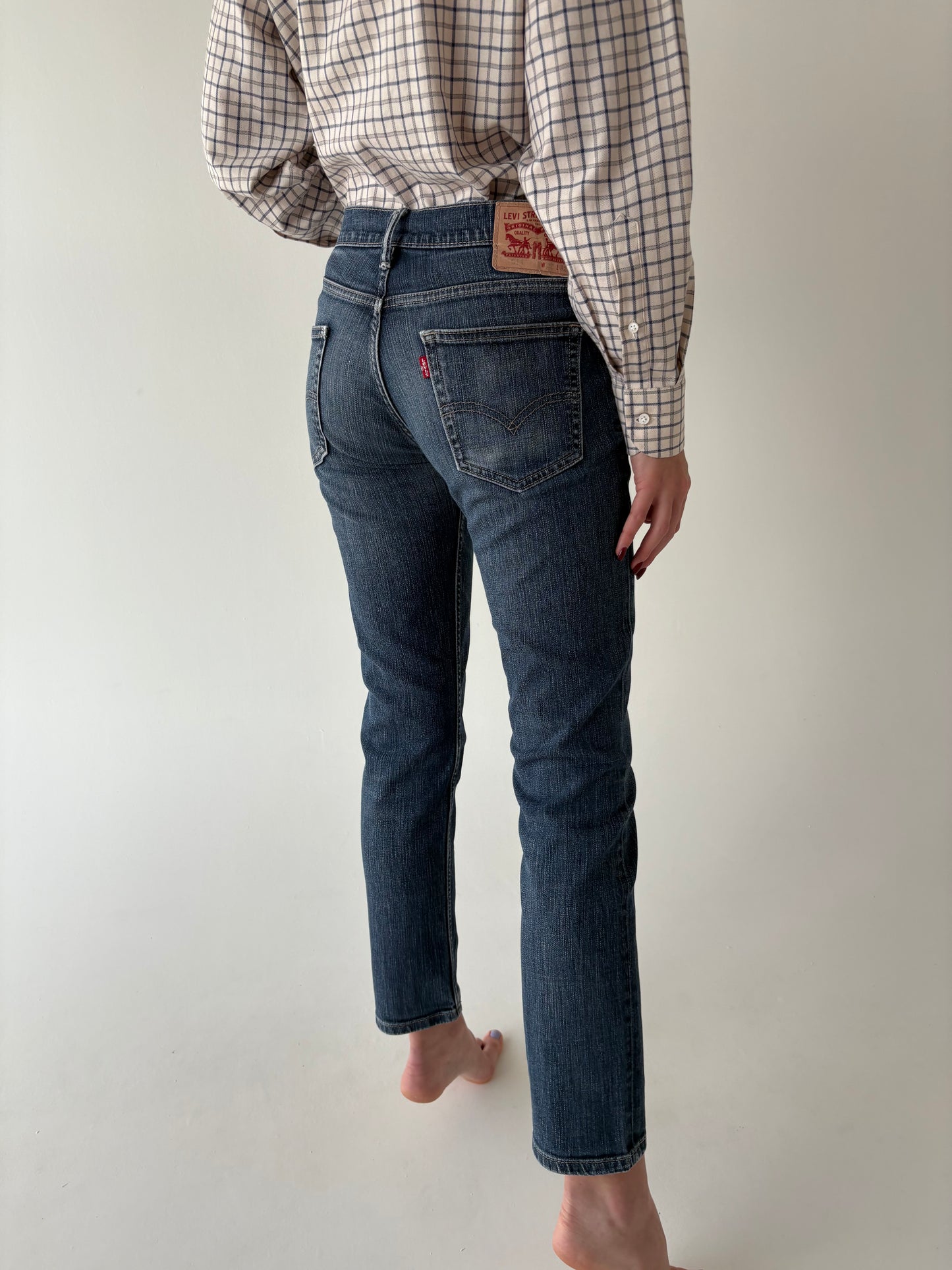 Jeans vintage Levi’s anii 2000 model 511 ușor modelatori
