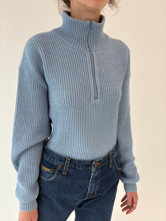 Maleta baby blue din lana merino extrafina de gramaj mare cu influențe sport