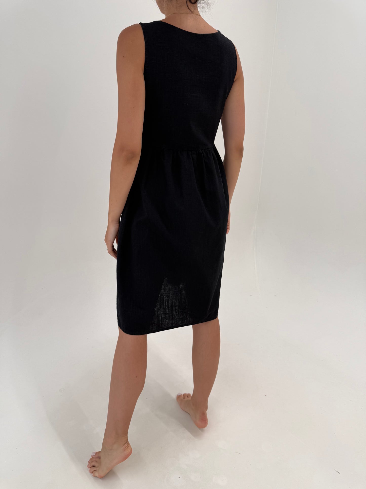Rochie neagră din in premium handmade în croi minimalist cu buzunare