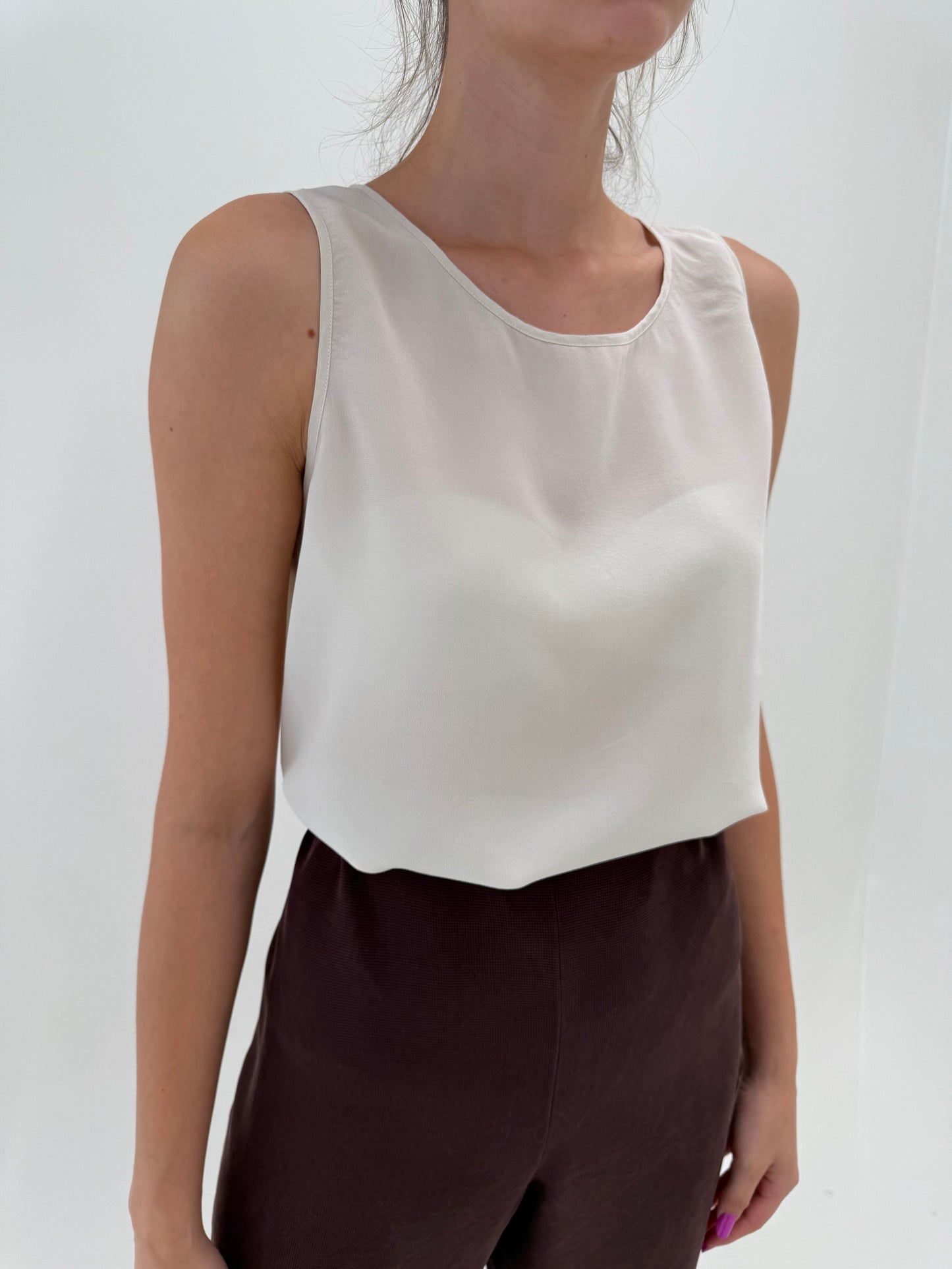 Top din mătase naturală off white în croi minimalist