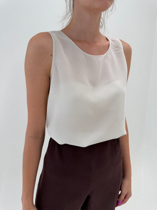 Top din mătase naturală off white în croi minimalist
