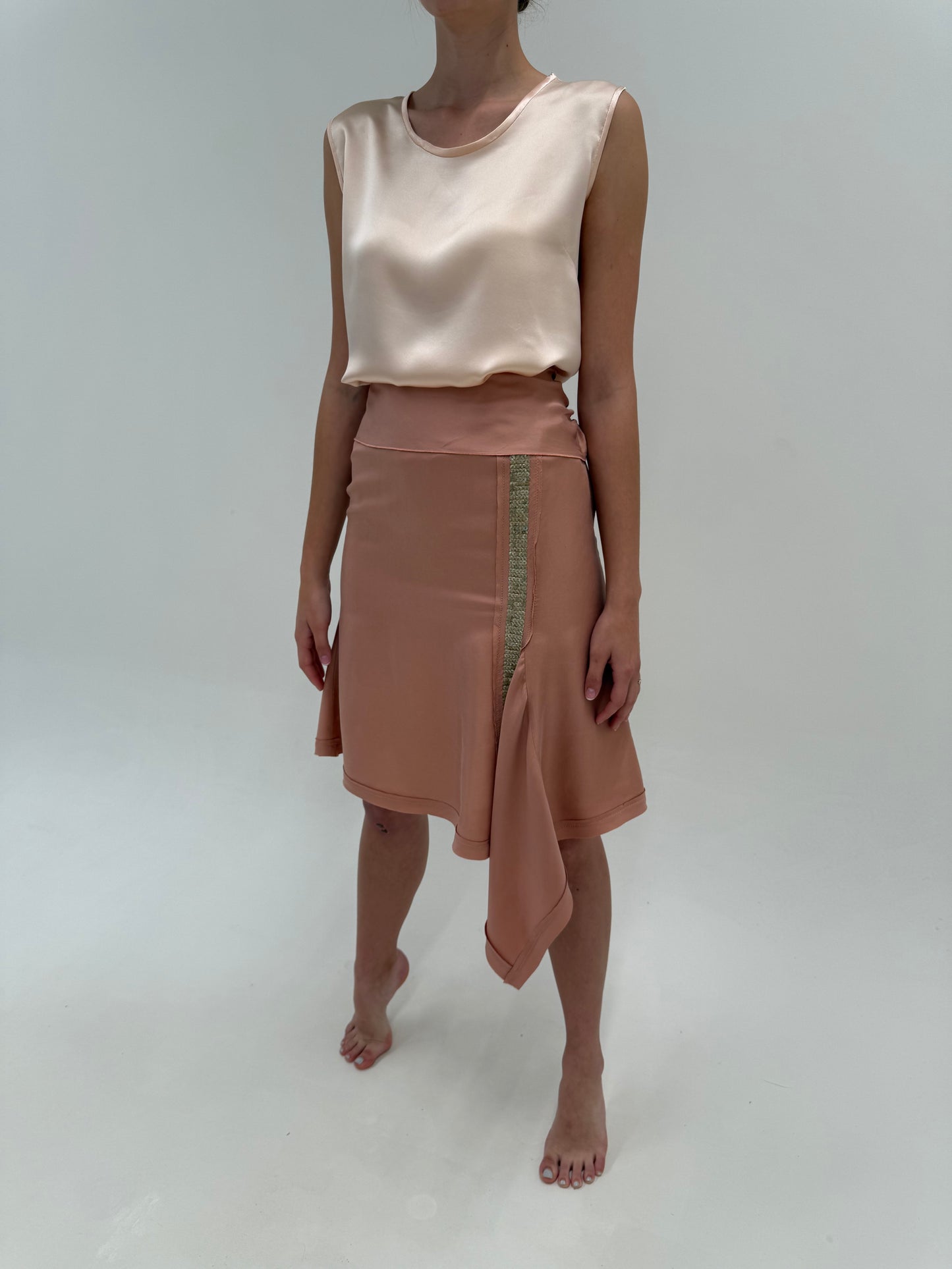 Fustă peach nude din twill de mătase naturală în croi ultra chic